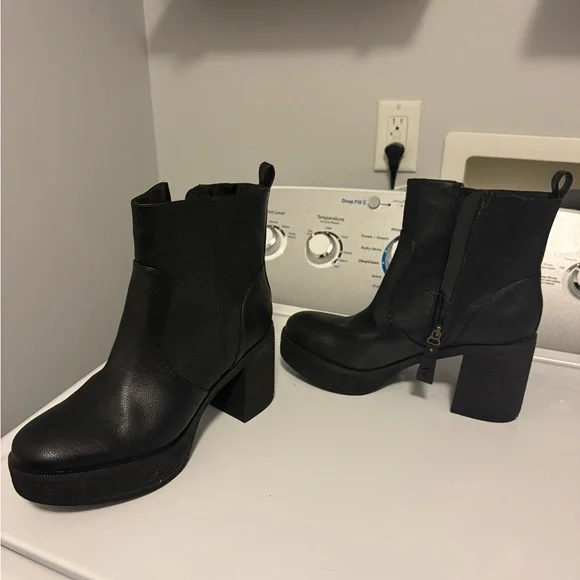 Zodiac Black Ankle Booties - Picture 4 of 6